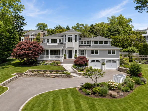 9 Bluewater Hl, Westport, CT 06880
