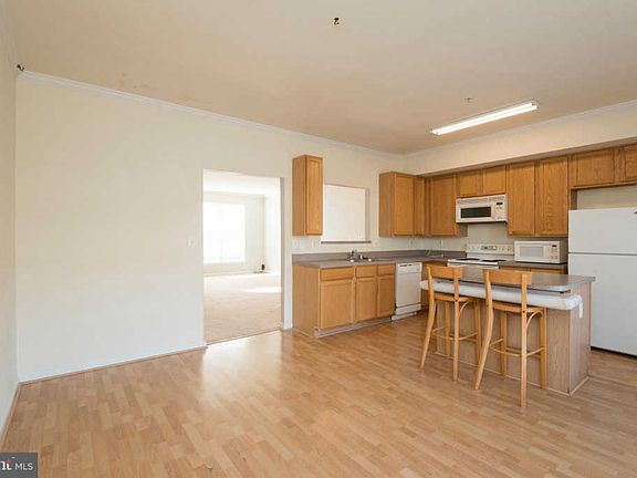 2nd image of 25 Harbour Heights Dr