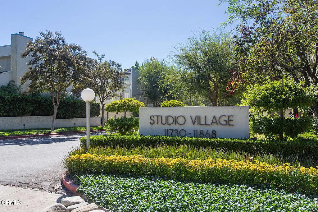 2 bed, 2.5 bath, 1249 sqft, $4,750 — Photo 1