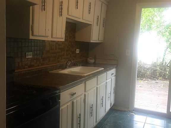 4th image of 2002 Berkshire Cir Unit D