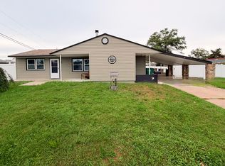 5 Forest Ln, Levittown, PA 19055