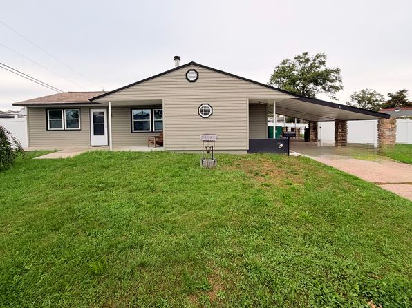 5 Forest Ln