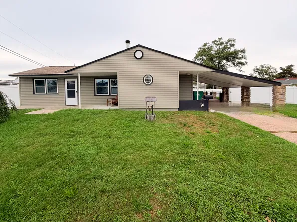 5 Forest Ln, Levittown, PA 19055