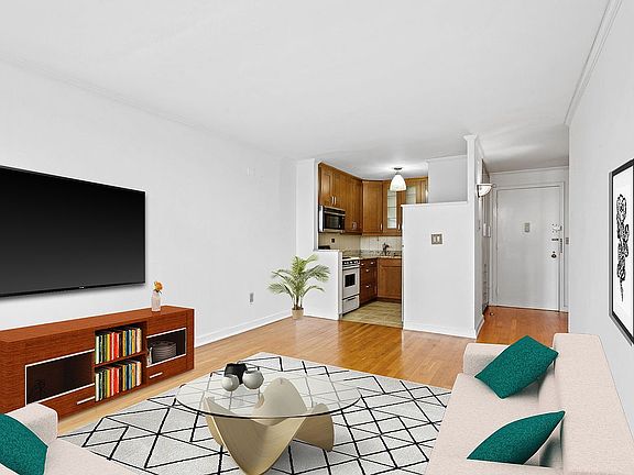 3rd image of 301 W 110th St APT 8V