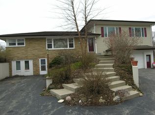 813 Peter St, McHenry, IL 60051