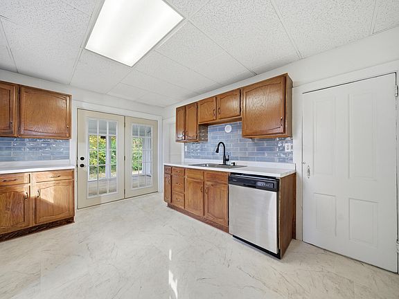 3rd image of 536 Garfield Ave