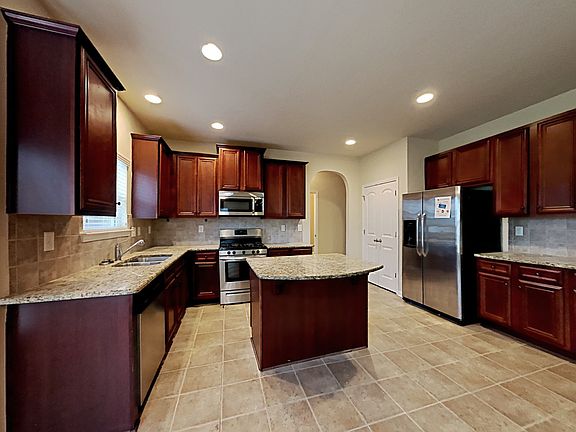 2nd image of 3365 Gardenside Dr