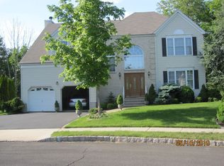 8 Esposito Ln, Raritan, NJ 08869