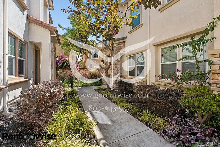 3 bed, 2.5 bath, 1546 sqft, $4,200 — Photo 3