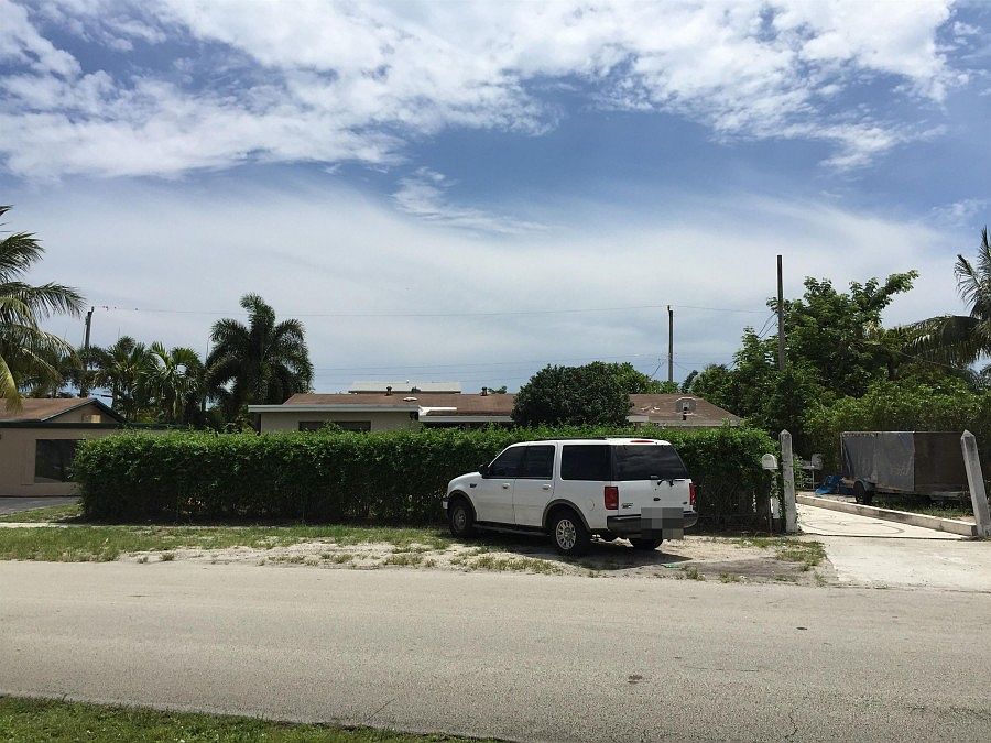 1st image of 3792 SW 17th St
