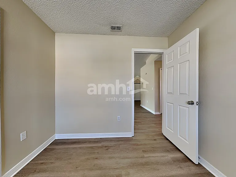 300 Miami Pl — Photo 11