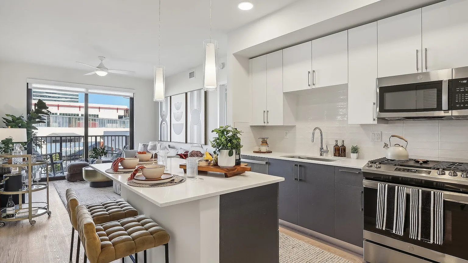 2 bed, 1000 sqft, $2,515 — Photo 3