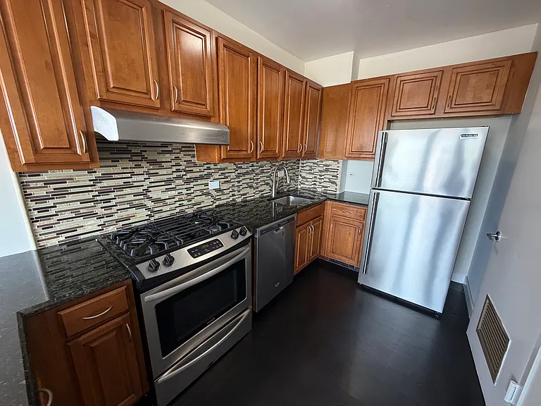 61 Village Rd N #4B — Photo 1