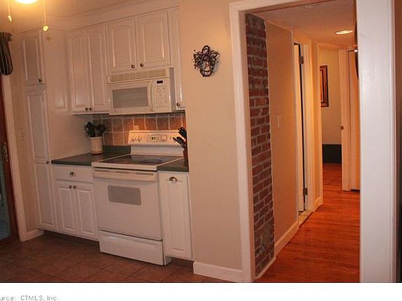 4th image of 67 Hockanum Dr