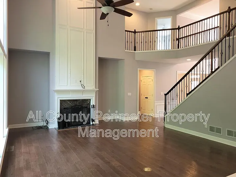 4445 Agard St — Photo 32