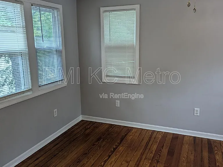 724 S Grand Ave — Photo 12