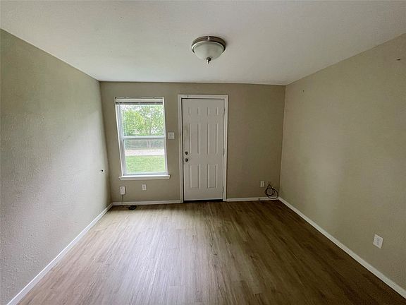 4th image of 1624 Roy St