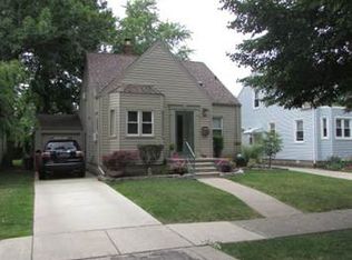 1528 Brys Dr, Grosse Pointe Woods, MI 48236