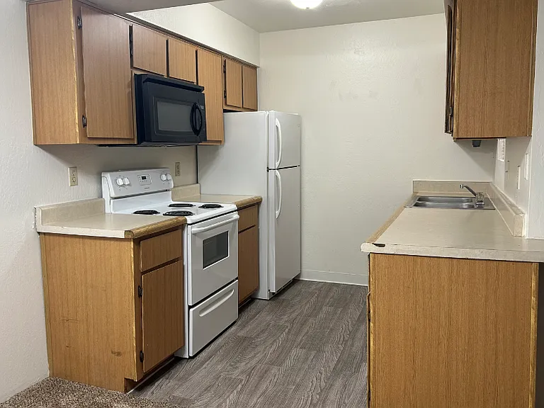 Laurel Lane — Photo 14