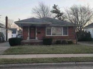 16484 Chesterfield Ave, Eastpointe, MI 48021