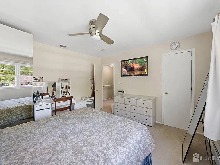 34 Ventnor Dr — Photo 17