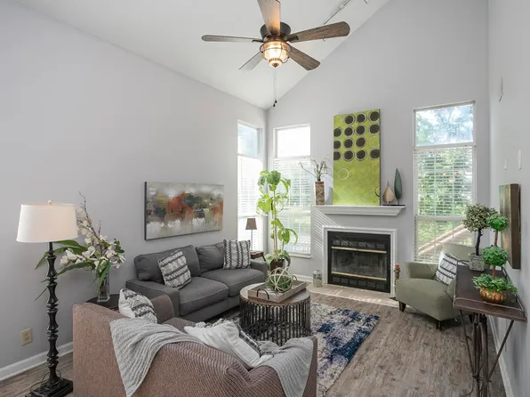 5943 Colchester Dr, Hermitage, TN 37076