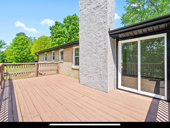 3rd image of 33 Walker Cir