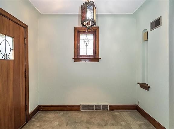 4th image of 5842 Loran St