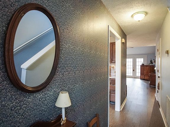 3rd image of 418 Bayberry Ct