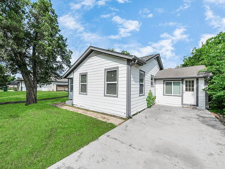 7004 Conley St — Photo 14