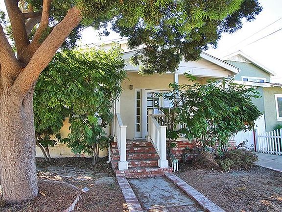 3rd image of 2609 S Cabrillo Ave