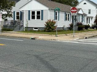 315 Smithfield Ave #1, Pawtucket, RI 02860