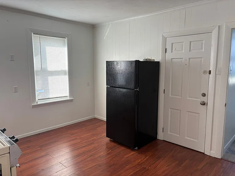 20 Perry Ave — Photo 3