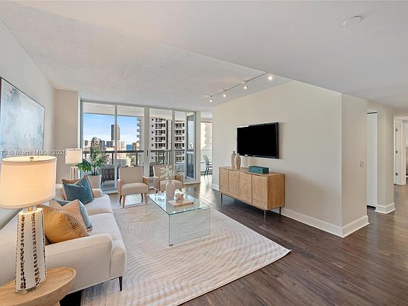 2nd image of 21205 Yacht Club Dr APT 2001