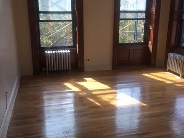 471 Clinton Ave, Brooklyn, NY 11238