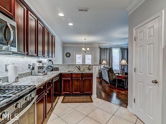 3rd image of 39 Jekyll Dr