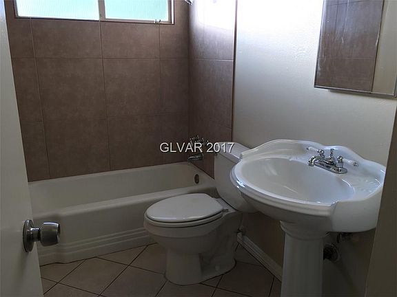 3rd image of 1708 Ingraham St