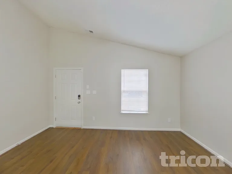 529 Pullman St SW — Photo 3