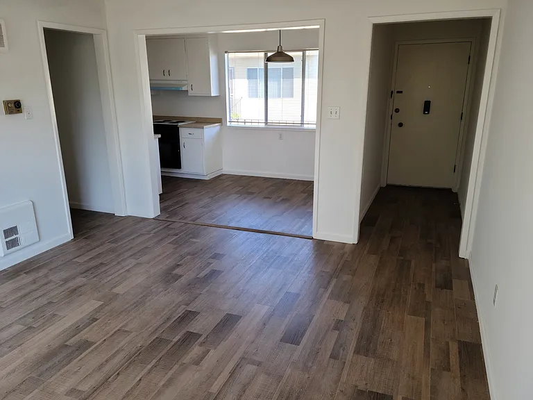 1820 Santa Clara Ave #403 — Photo 2