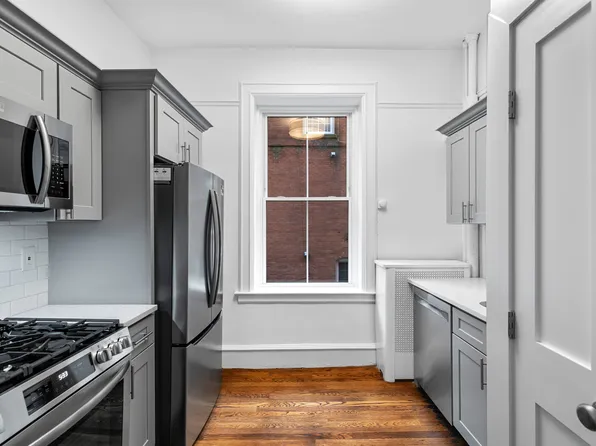 284 Orange St APT 101, New Haven, CT 06510