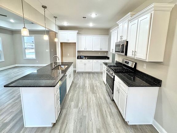 5th image of 568 Rosalie Woods Dr