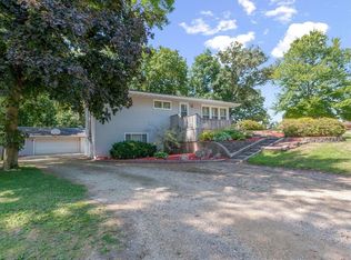 560 2nd St S, Coggon, IA 52218