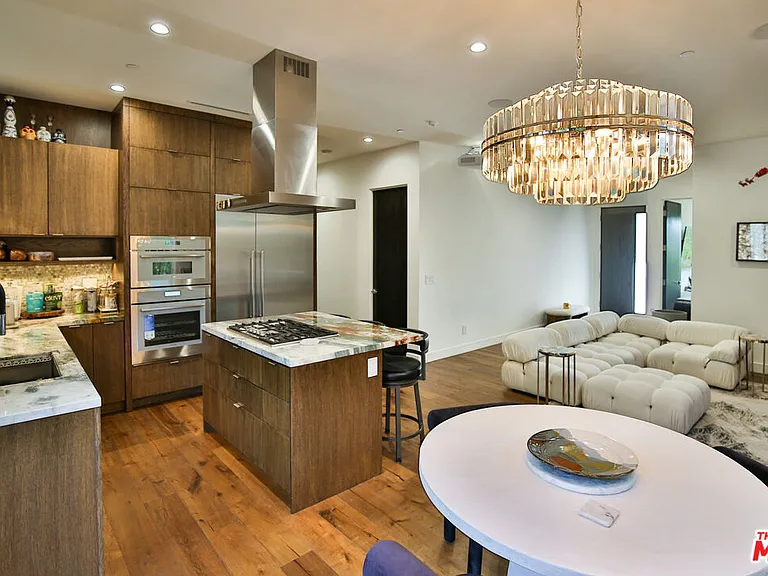 8501 Belford Ave — Photo 22