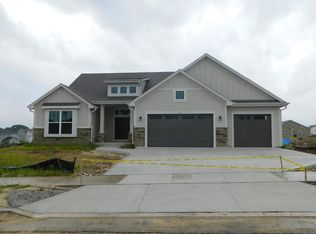 403 W Sparrow Way, Grafton, WI 53024