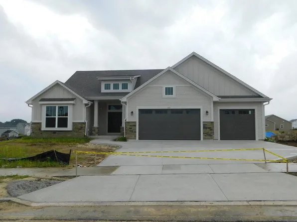 403 West Sparrow WAY, Grafton, WI 53024