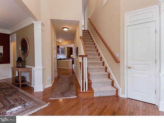 3rd image of 418 Larkspur Dr