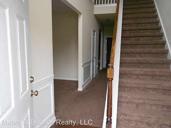 3rd image of 425 Trousseau Ln