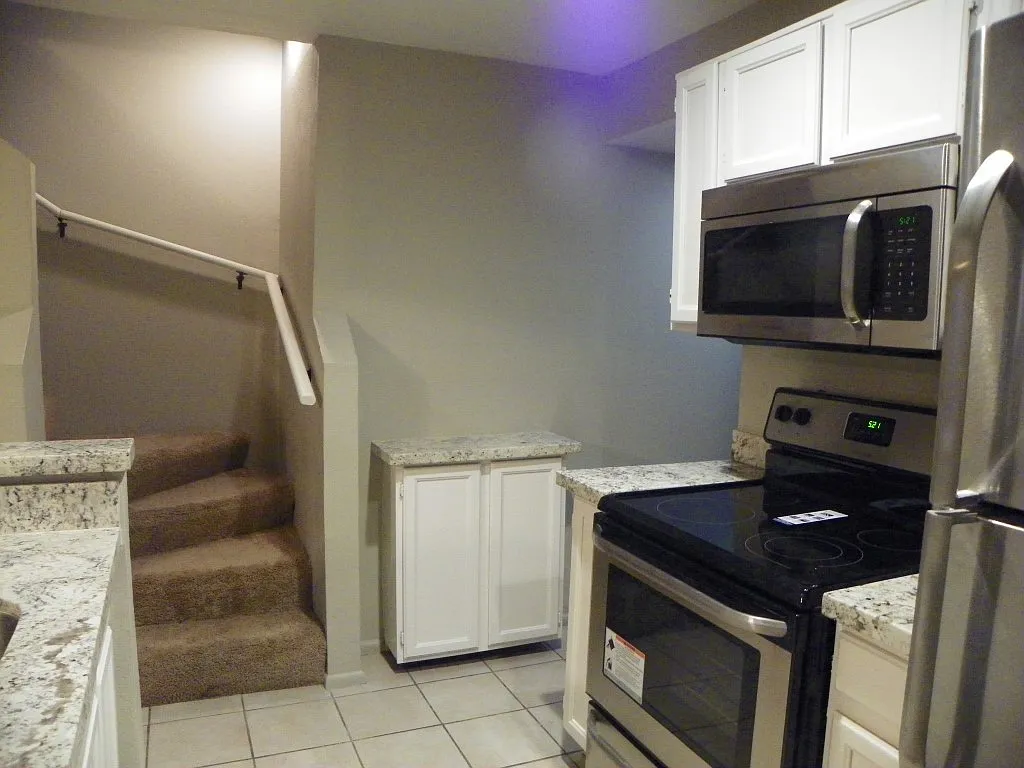 $0 First Month! Remodeled 2BR/2BA Condo in Central Mesa | Garage, Pool & Vaulted Ceilings — Photo 2