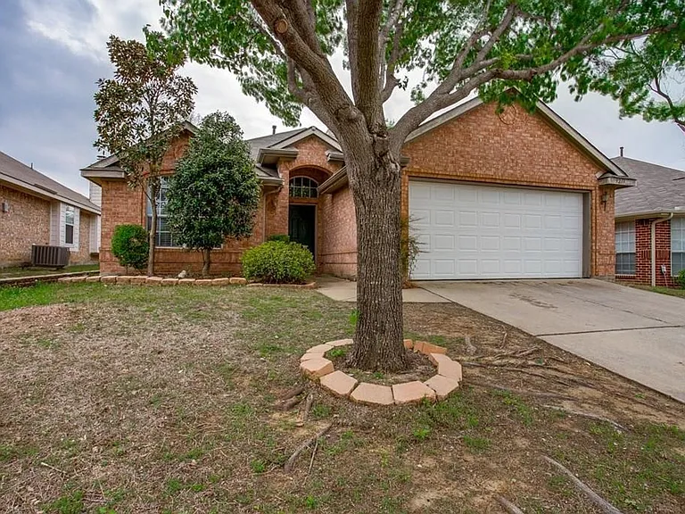 9213 Norfolk Ln — Photo 2