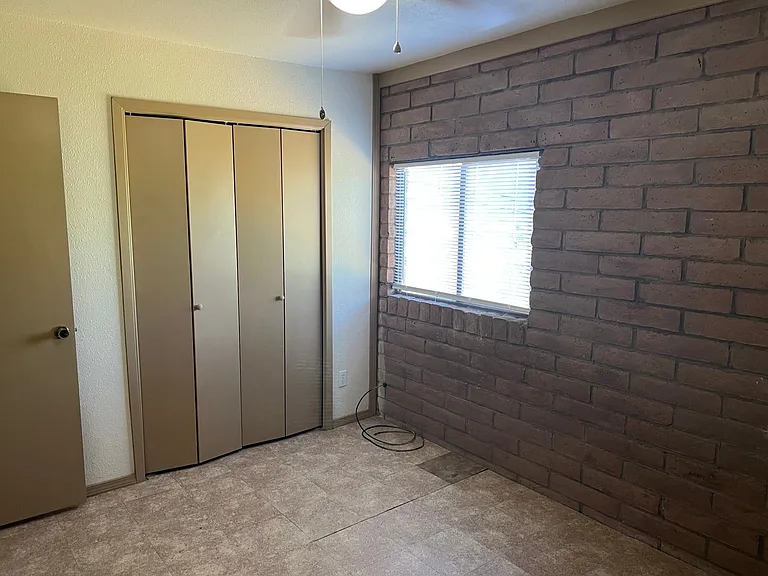 1222 W Date St — Photo 9
